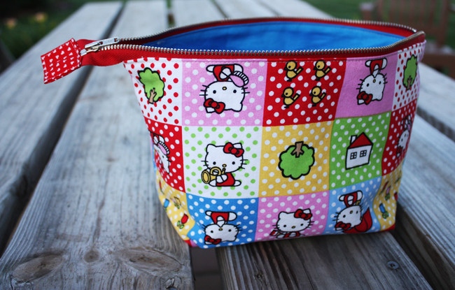 Fabric Ziplock/Velcro Bags · A Zipper Pouch · Sewing on Cut Out + Keep ·  Creation by zoë
